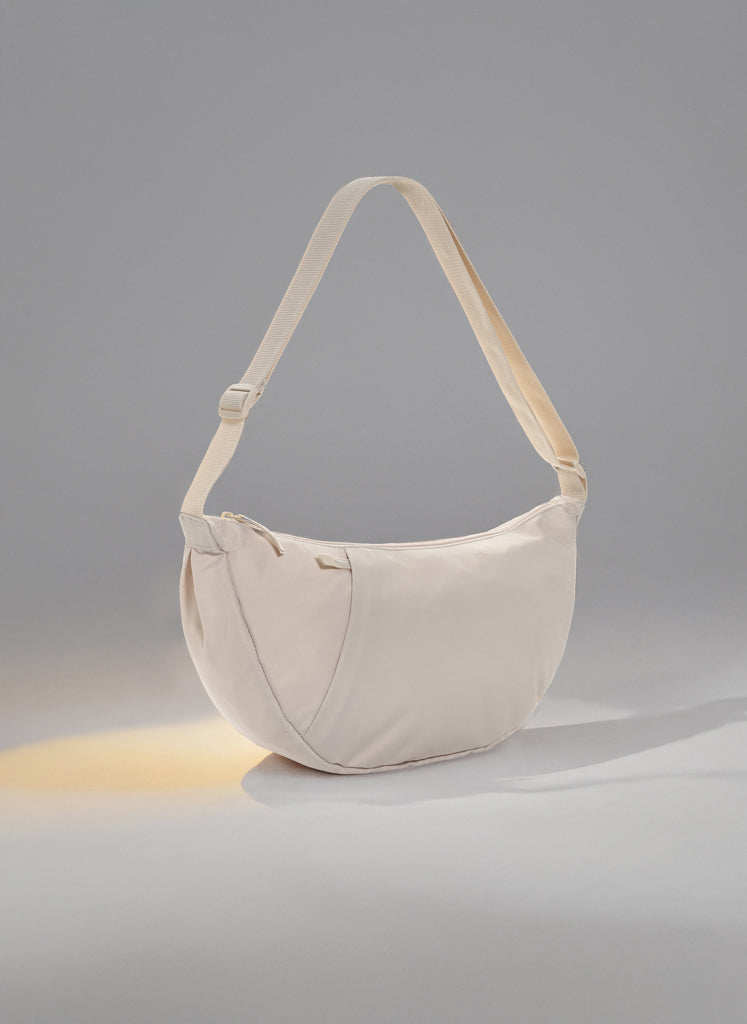 Crescent XL AWARE™ RPET puolikuun muotoinen crossbody-laukku-14