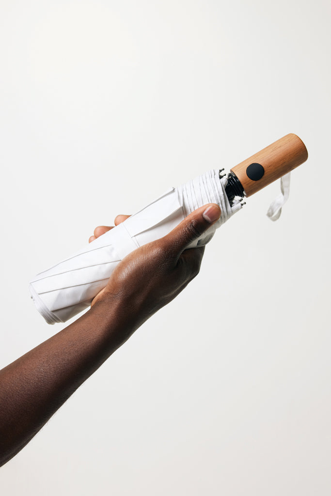 Kaycey 21" AWARE™ RPET Akaasiapuinen mini sateenvarjo-12