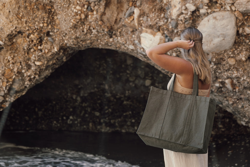 VINGA Hilo AWARE™ kierrätetty maxi tote -laukku-21