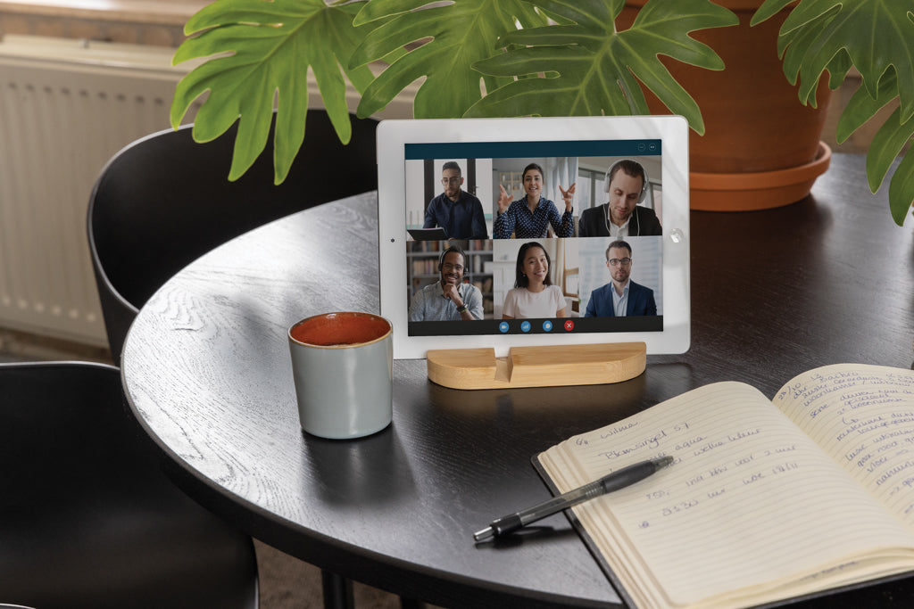 Bambuinen tabletti- ja puhelinpidike-7