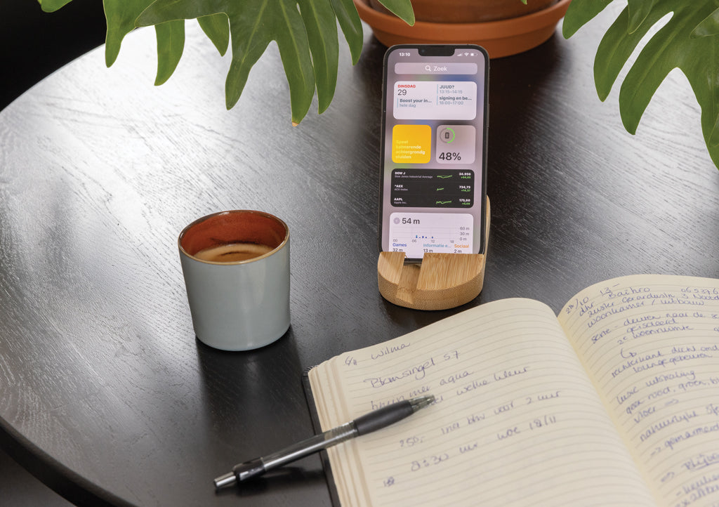 Bambuinen tabletti- ja puhelinpidike-8