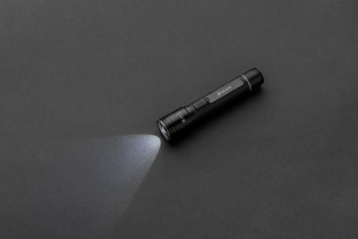 Gear X USB-uudelleenladattava taskulamppu-5