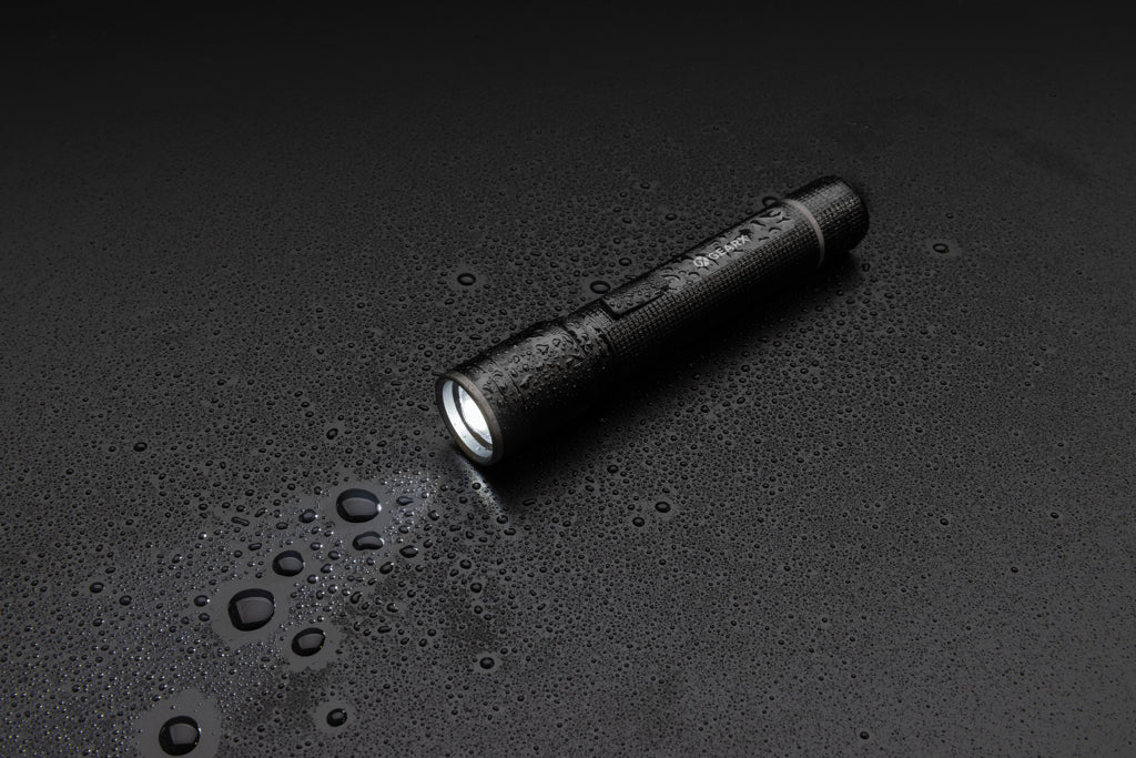 Gear X USB-uudelleenladattava taskulamppu-6