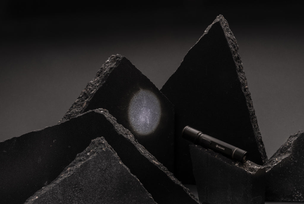 Gear X USB-uudelleenladattava taskulamppu-9