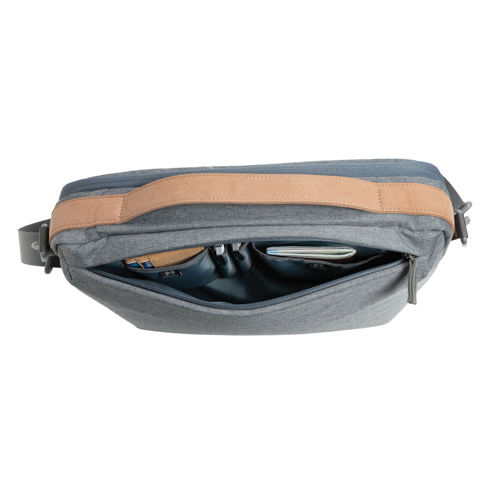 Impact AWARE™ 300D two tone deluxe 15.6" laukku-17