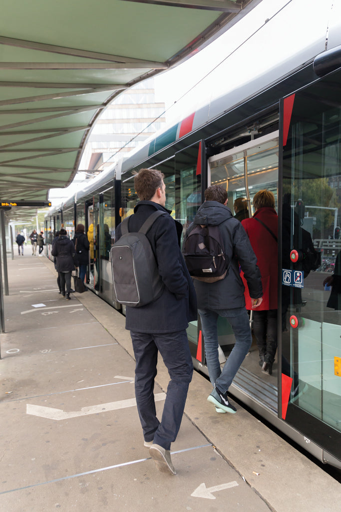 Swiss Peak AWARE™ 15.6" varkaudenesto tietokonereppu-9