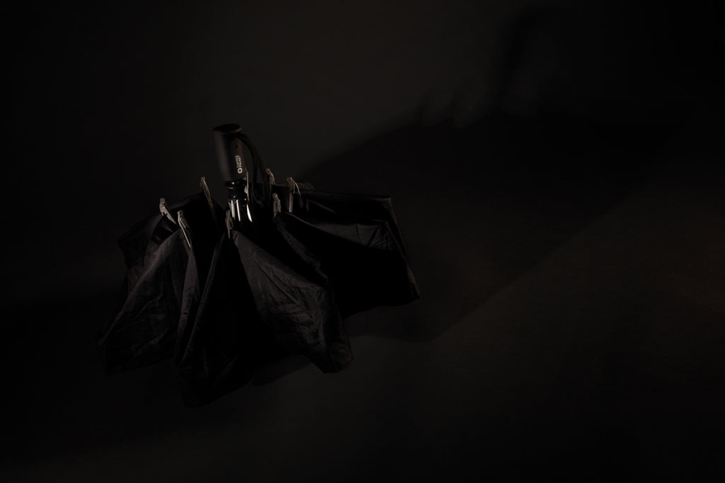 Swiss Peak AWARE™ 23" kokoontaittuva käännettävä sateenvarjo-7