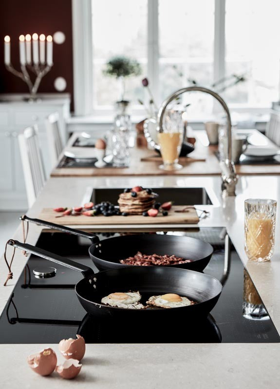 Hiiliteräspannu Demeter