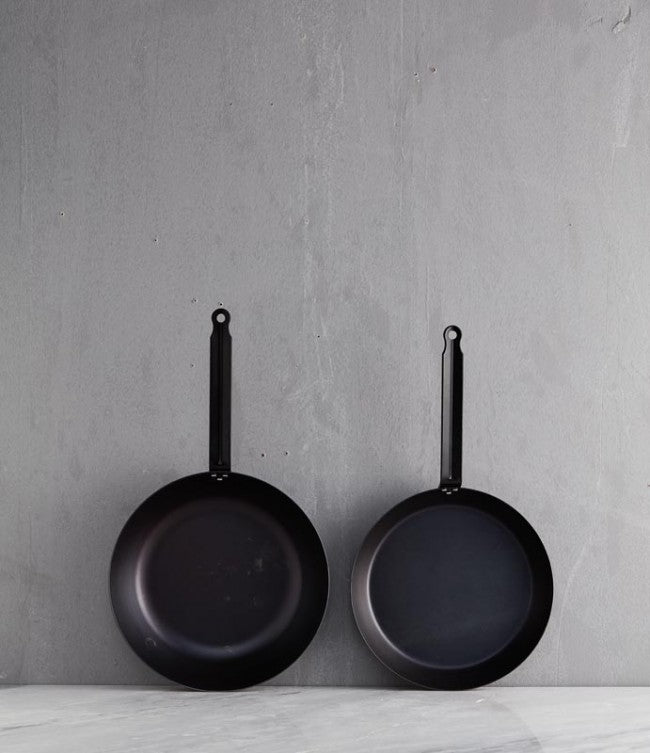 Hiiliteräspannu Demeter