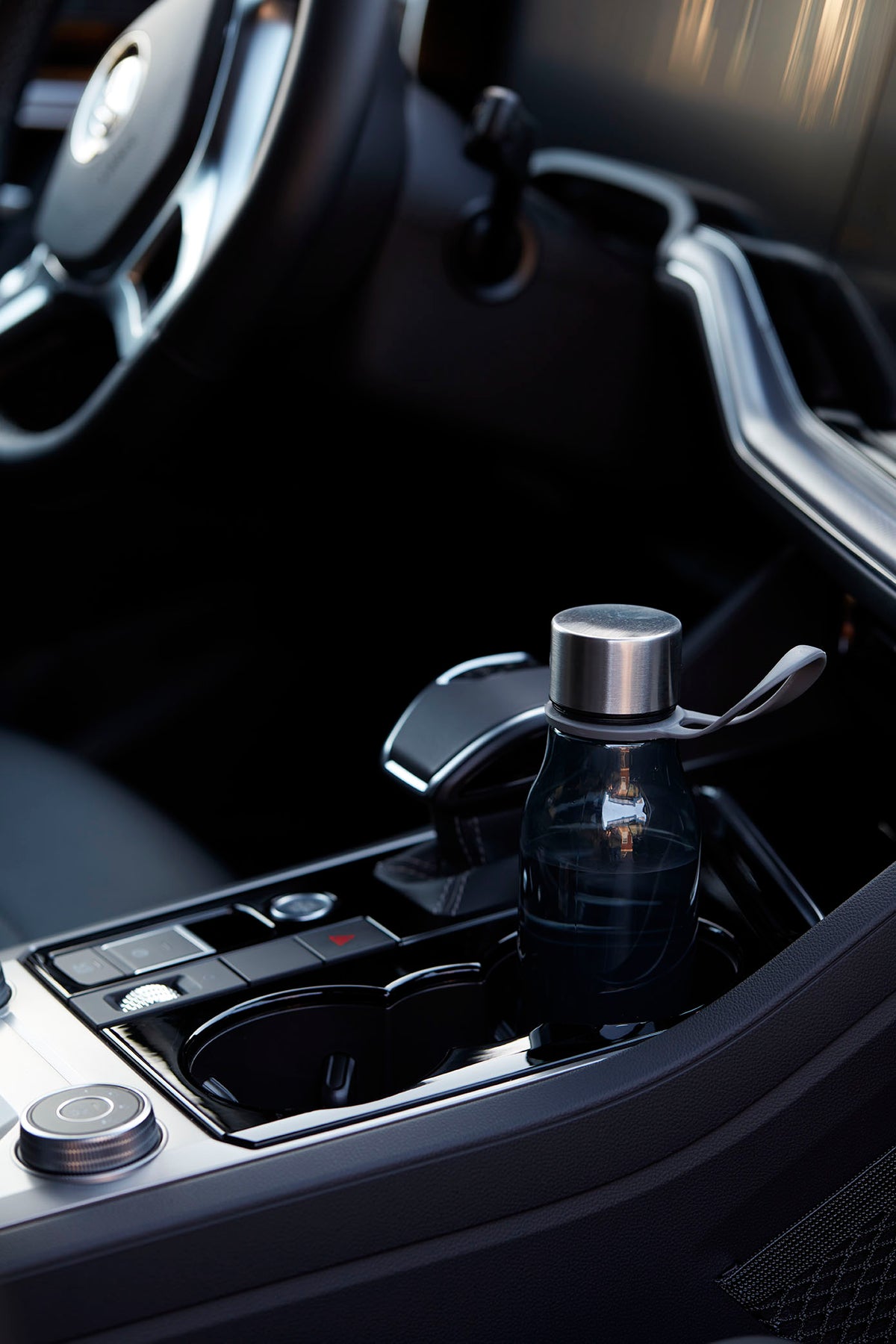 Vesipullo Lean Tummanharmaa